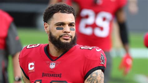 WR Mike Evans Sets the Standard .